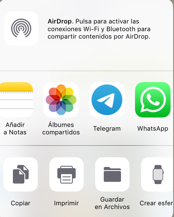 Modal para compartir archivos de iOS mostrando el icono de WhatsApp.