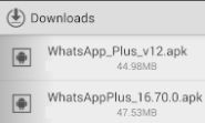 Ventana de descargas de un dispositivo con Android mostrando dos archivos APK con el instalador de WhatsApp Plus. Solo necesitas ejecutar uno.